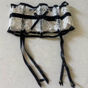 Victoria’s Secret Dream Angel Garter Belt Lace With Black Velvet Trim size XS S